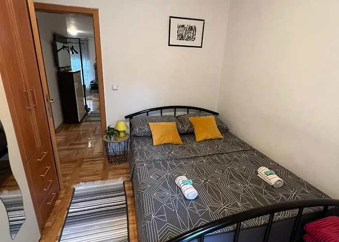 Apartman West - Private Parking Place