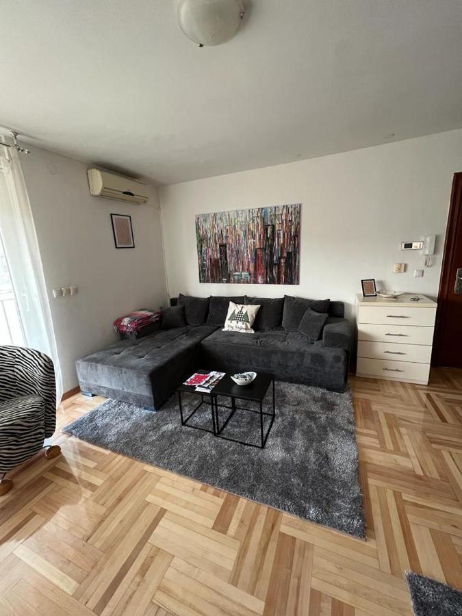 West - Private Parking Place Apartment *